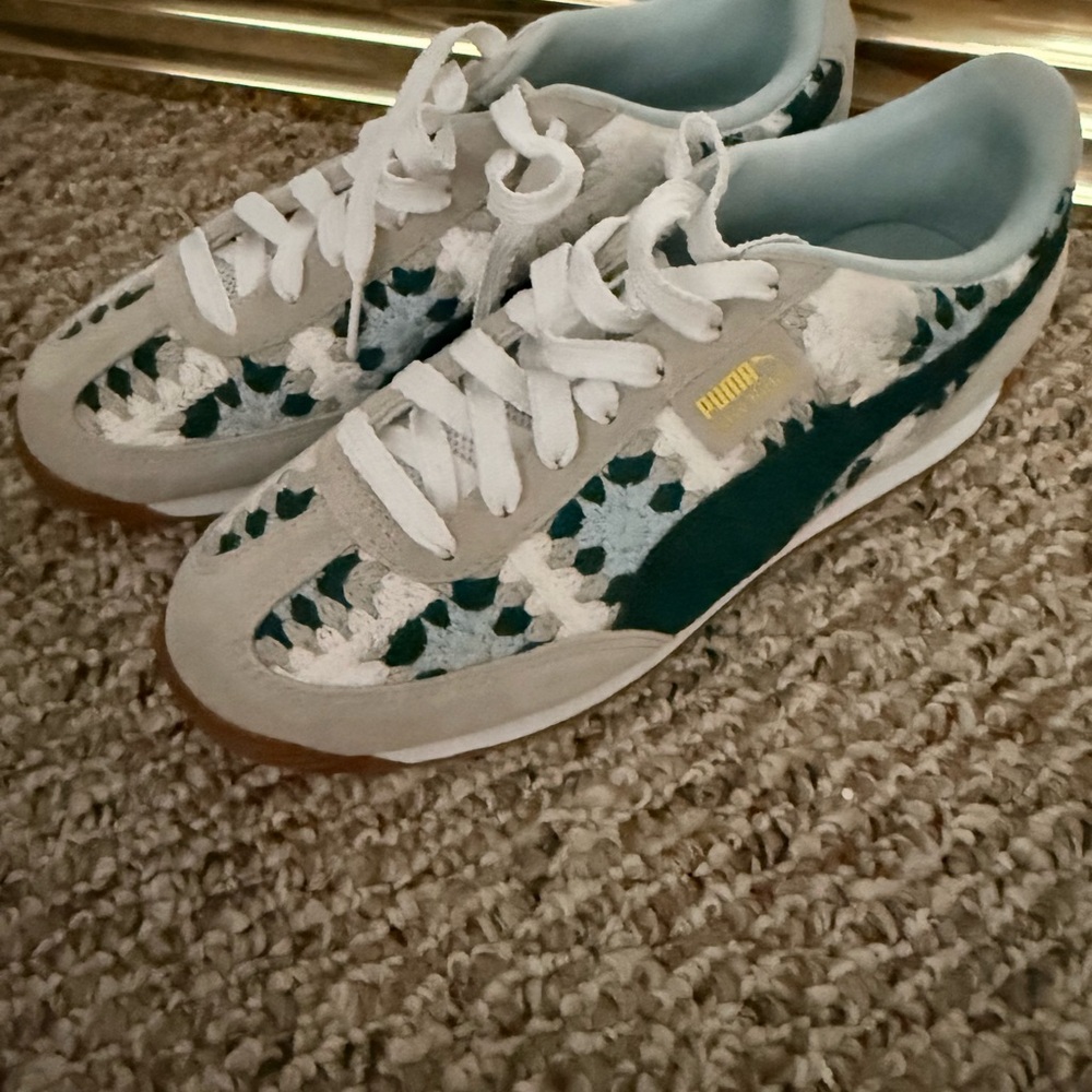 Puma White and Dark Green Patterned Sneakers